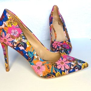 Fabric floral pumps
